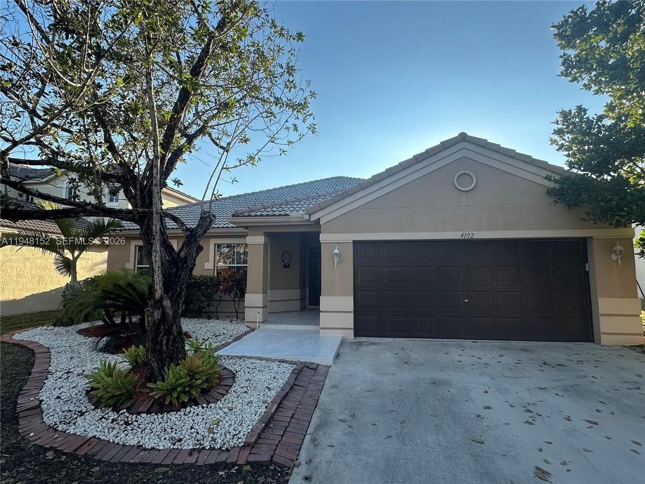 4192 Laurel Ridge Cir #4192 - Photo 2 of 33