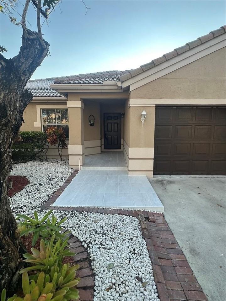 4192 Laurel Ridge Cir #4192 - Photo 4 of 33