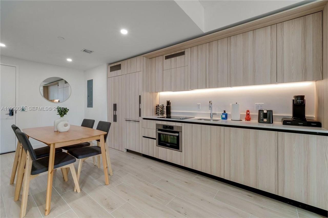 225 N Miami Ave #1707