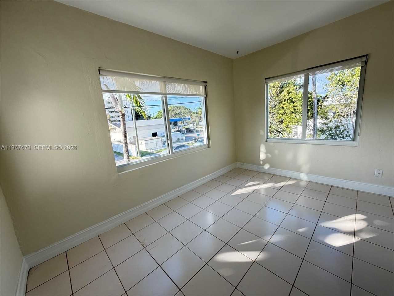 623 Ne 61st St #3 - Photo 4 of 12