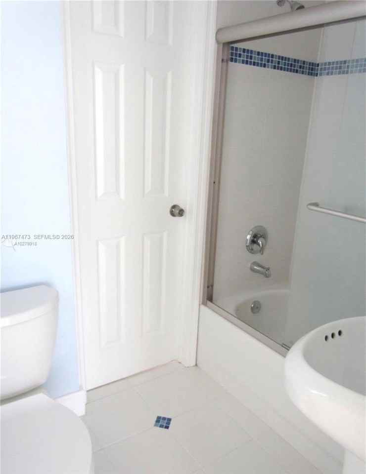 623 Ne 61st St #3 - Photo 6 of 12