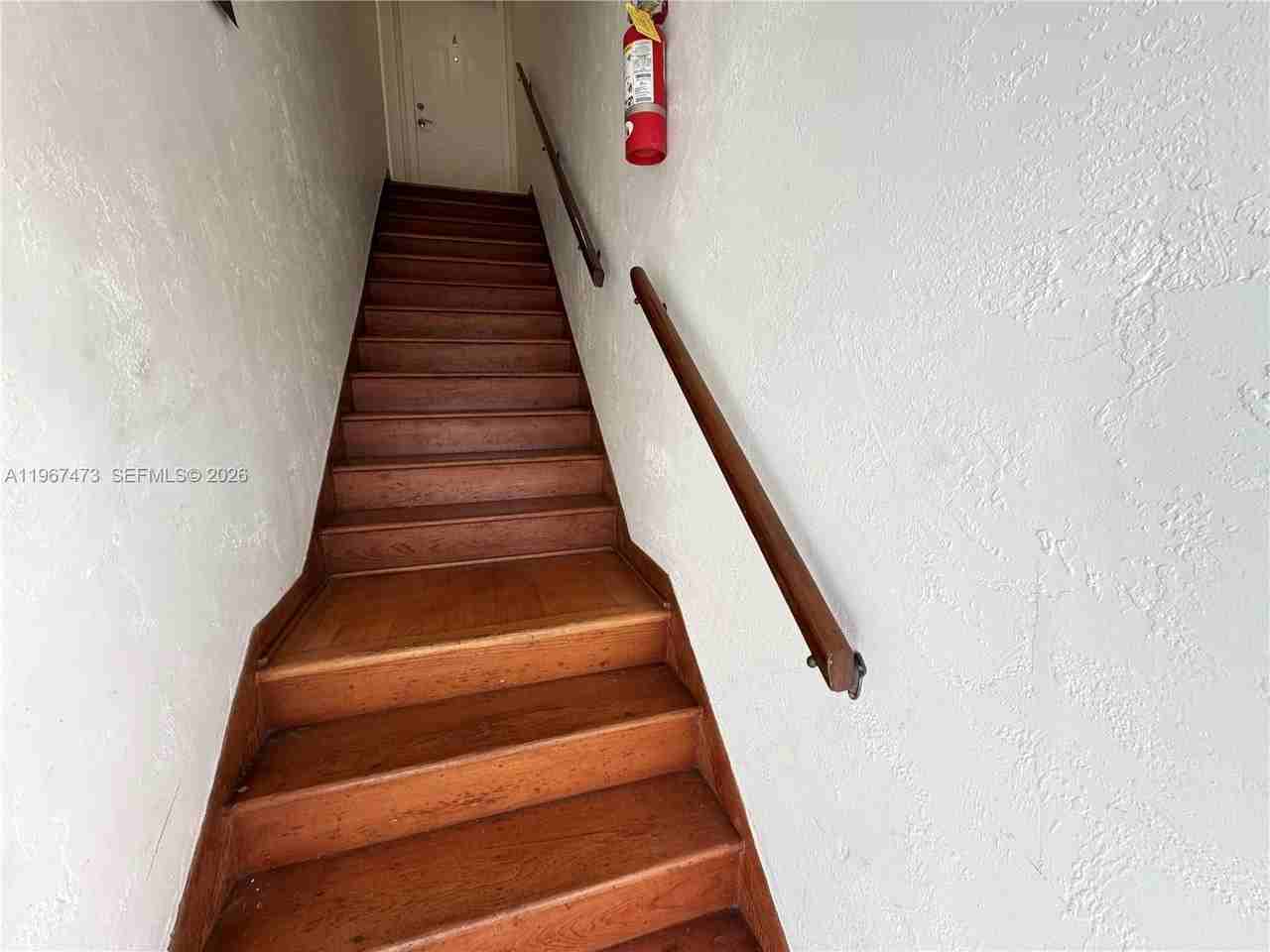 623 Ne 61st St #3 - Photo 7 of 12