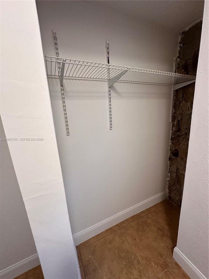 6131 Sw 39th St #EAST - Photo 7 of 15