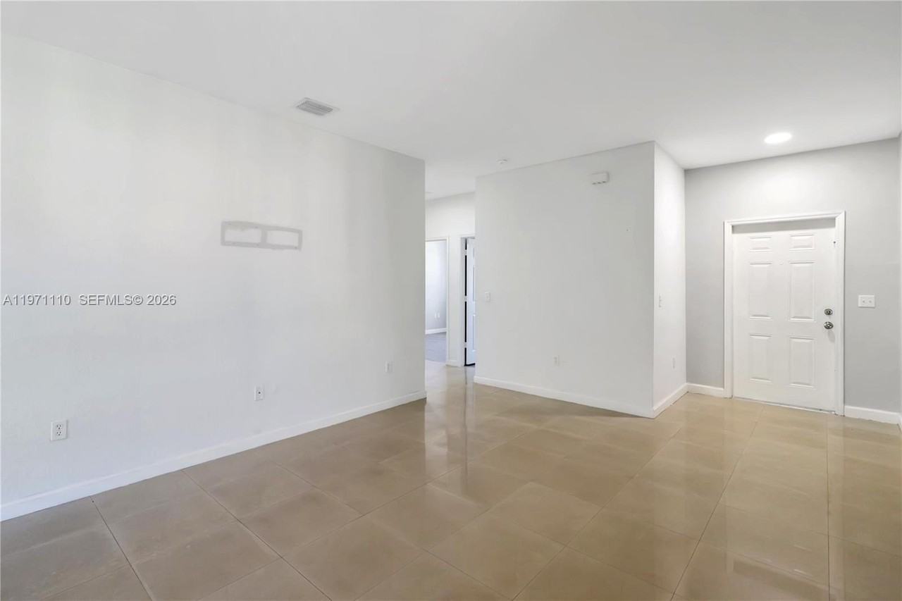 373 Ne 26th Pl #201 - Photo 2 of 23