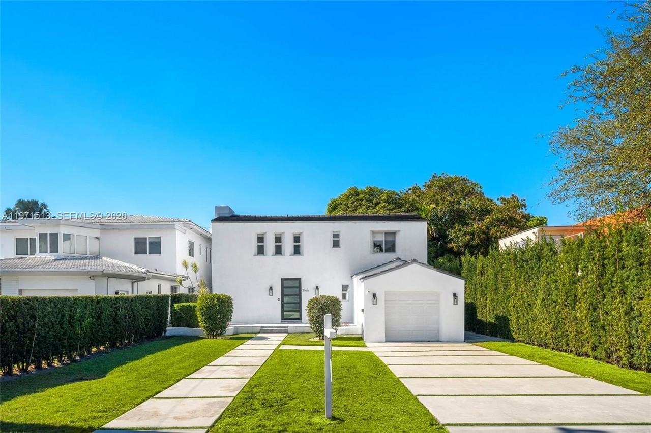 3166 Royal Palm Ave - Photo 4 of 30