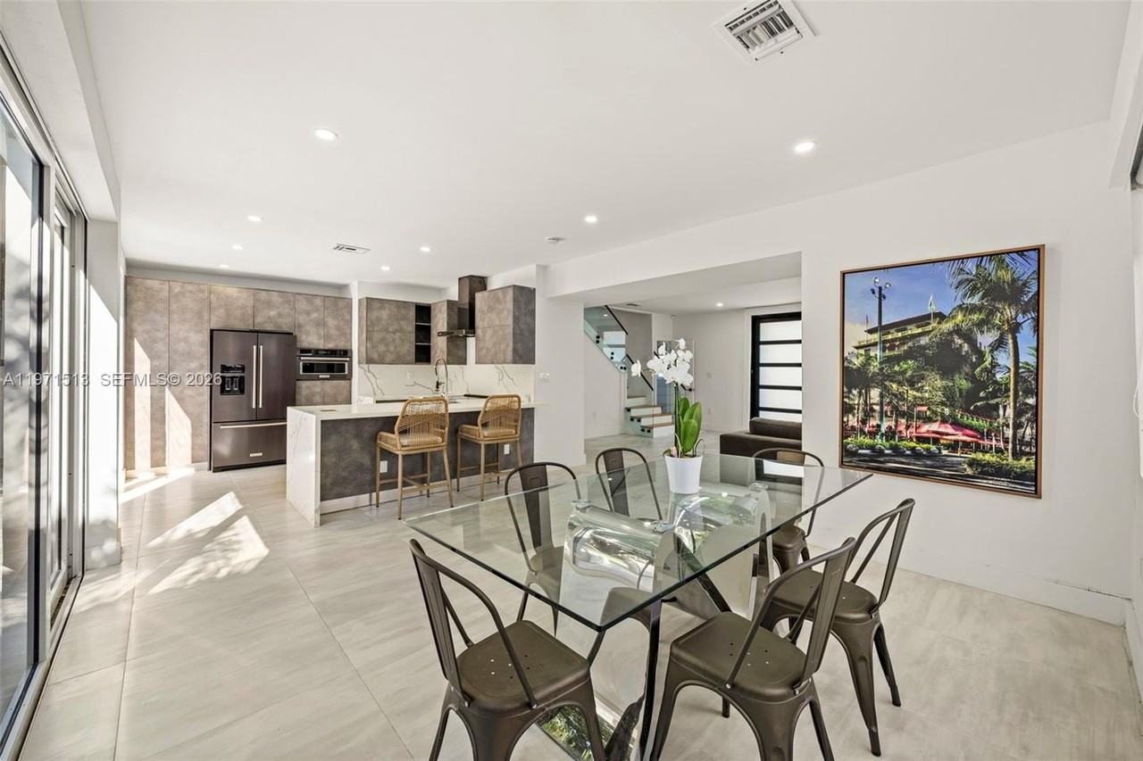 3166 Royal Palm Ave - Photo 5 of 30