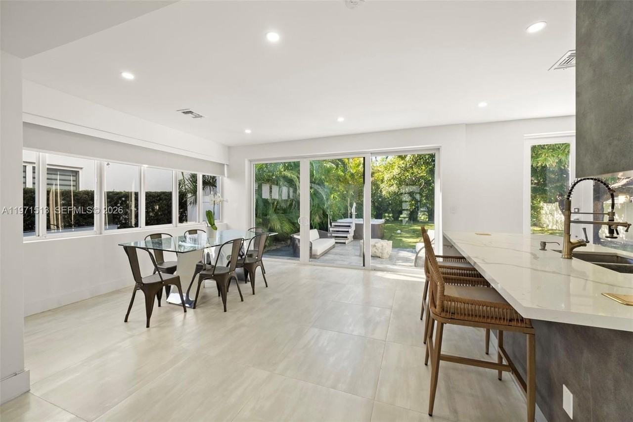 3166 Royal Palm Ave - Photo 6 of 30