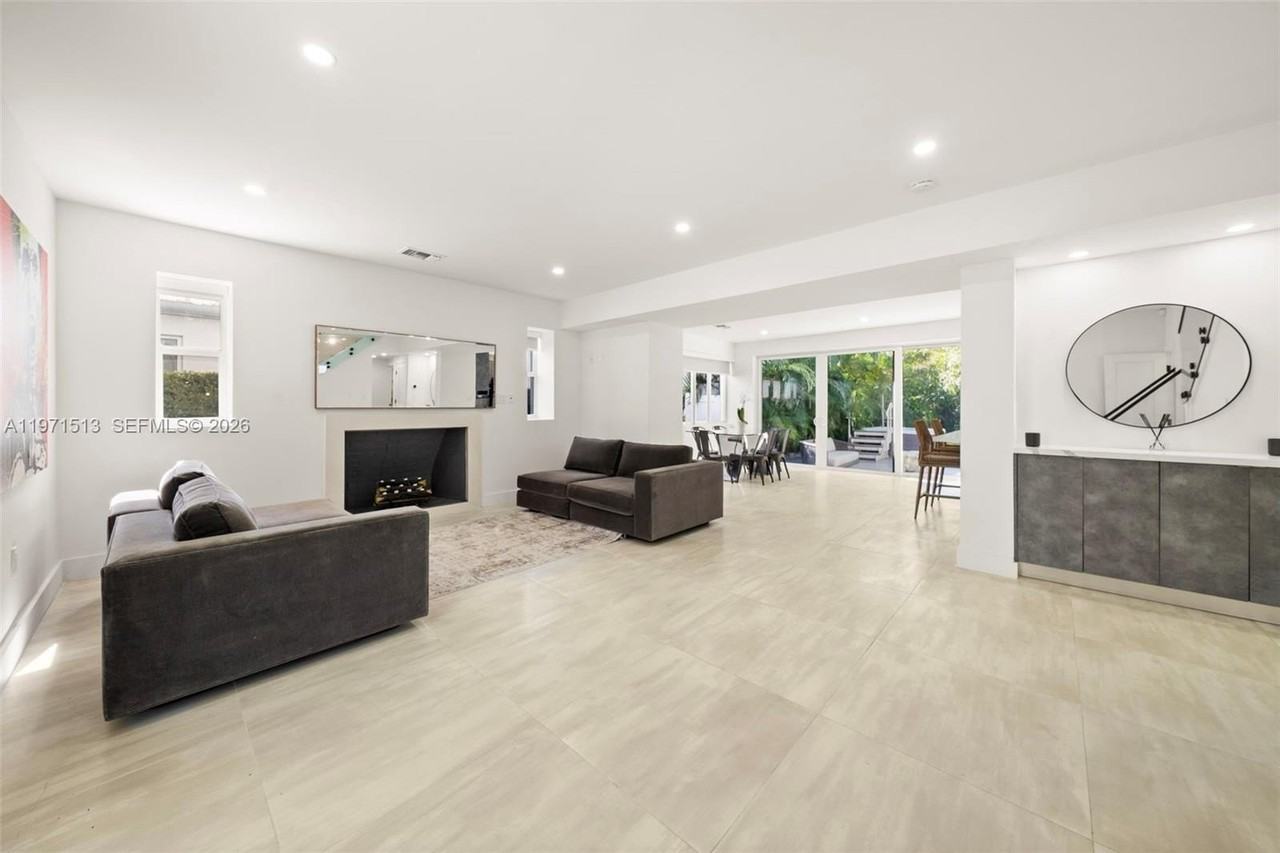 3166 Royal Palm Ave - Photo 7 of 30