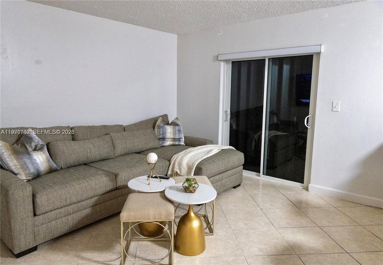 21 Sw 113th Ave #103 - Photo 3 of 10