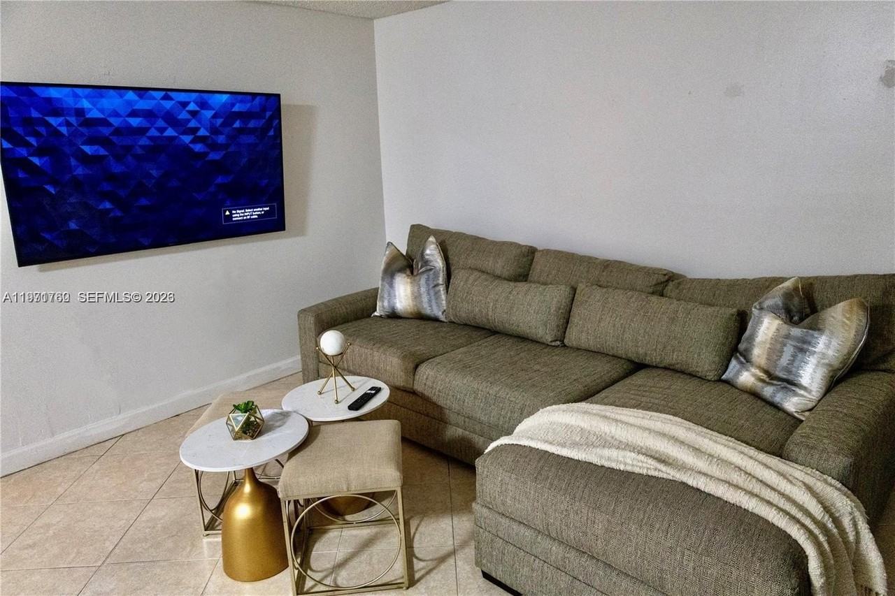 21 Sw 113th Ave #103 - Photo 4 of 10