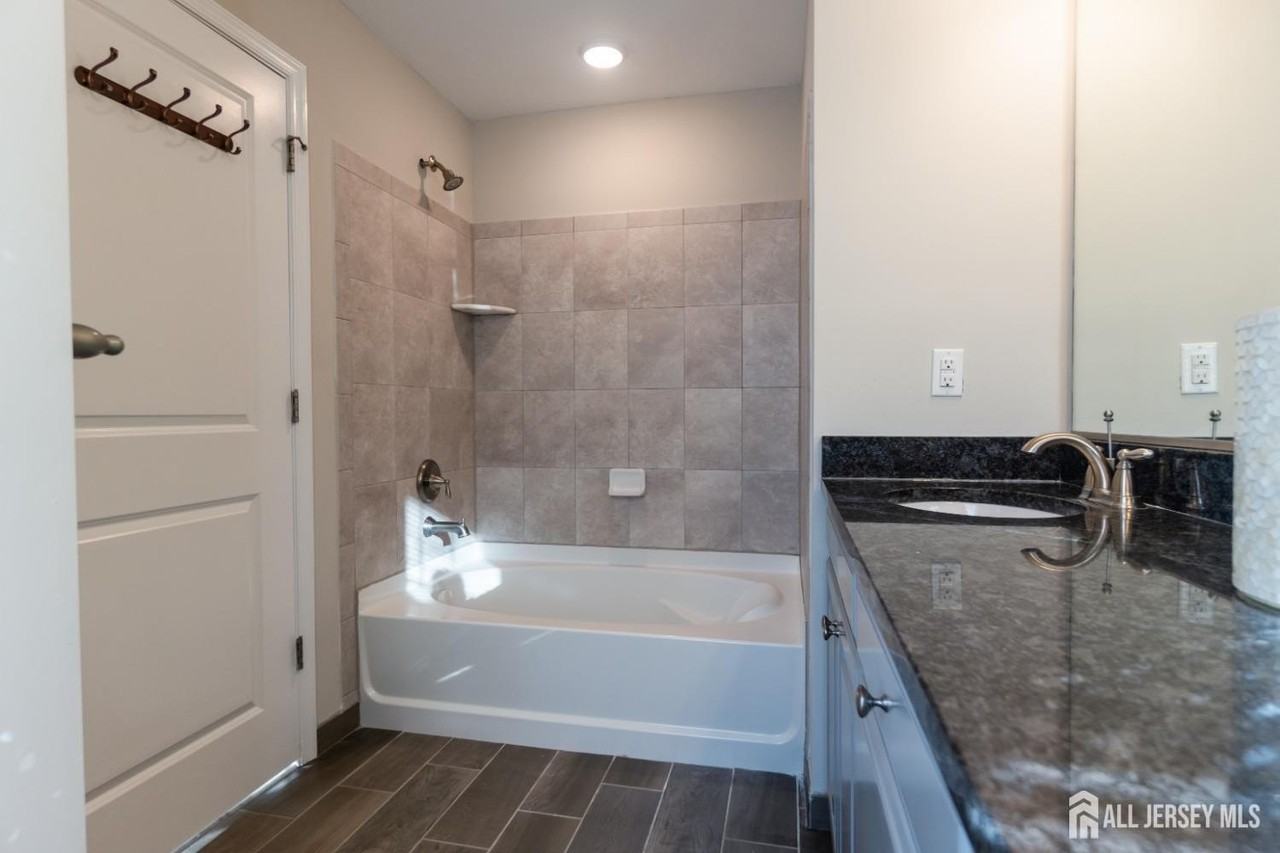 2002 John Deere Ln - Photo 2 of 5