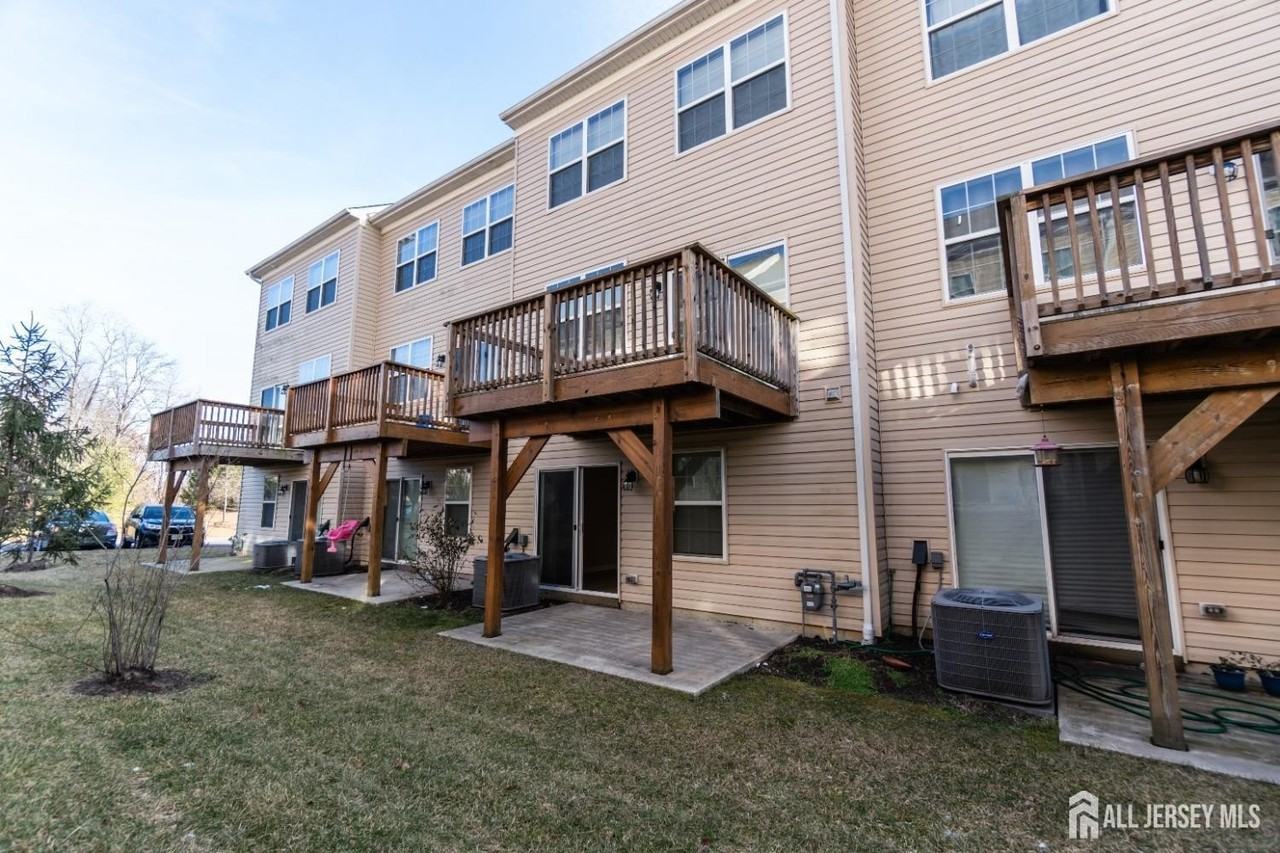 2002 John Deere Ln - Photo 3 of 5