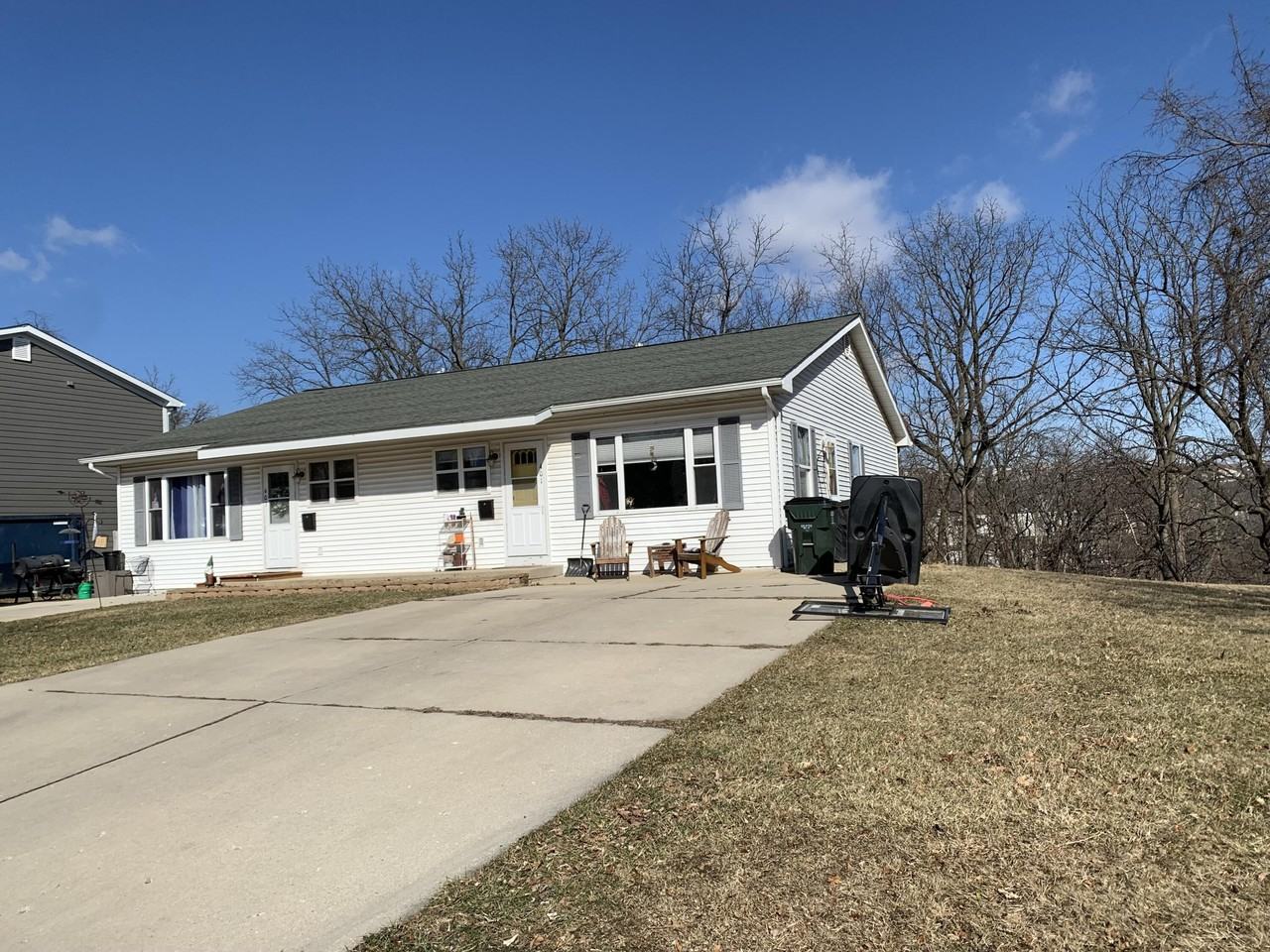 401 Spring St - Photo 2 of 2