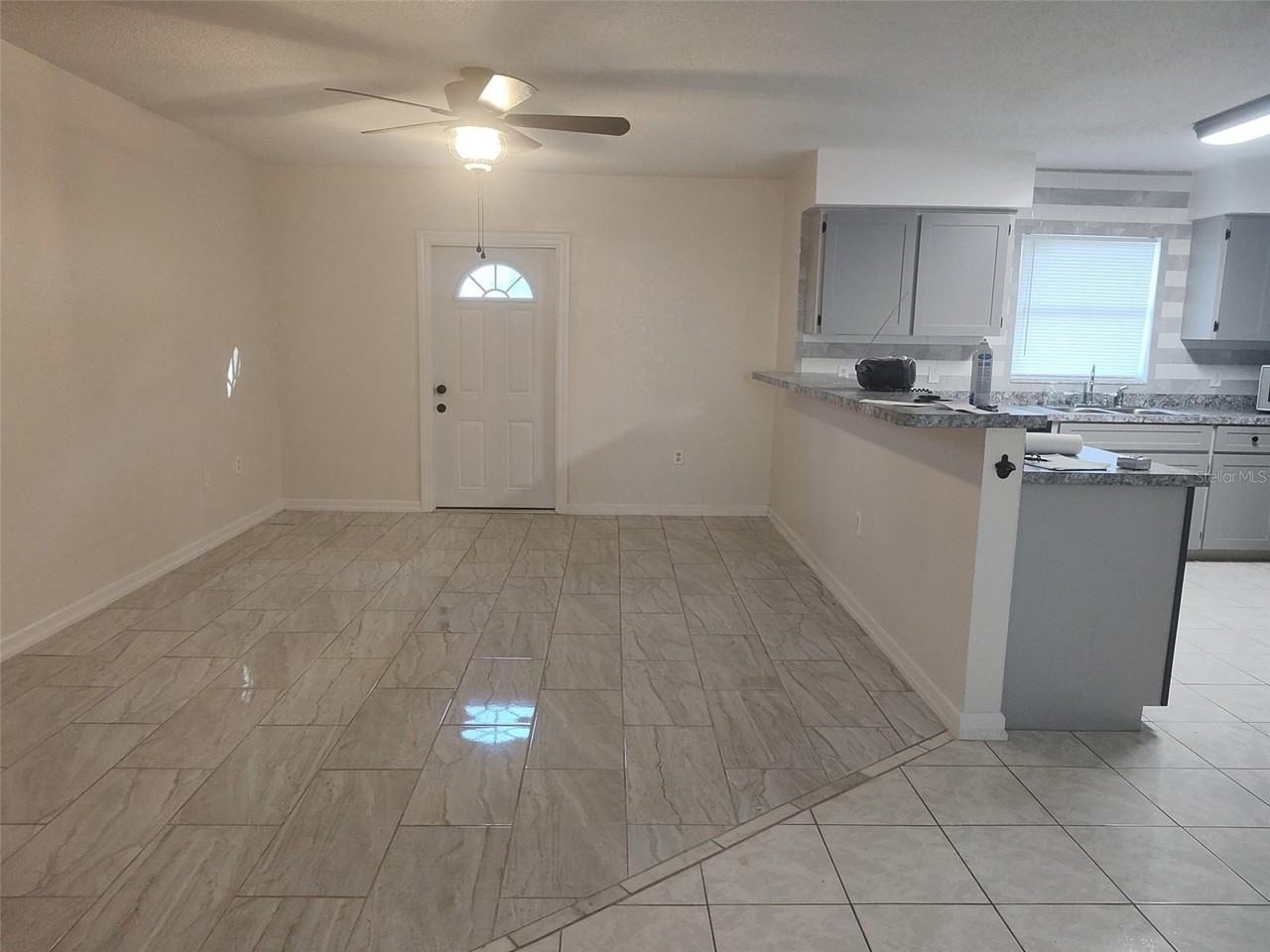 406 Fox Lake Dr - Photo 2 of 8