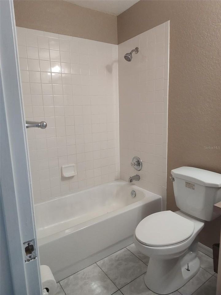 406 Fox Lake Dr - Photo 5 of 8