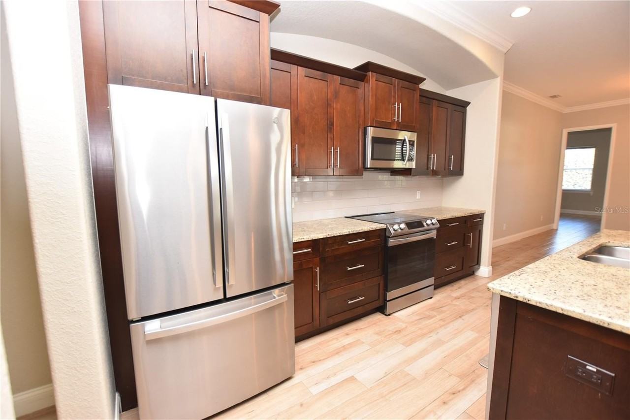 6986 Highlands Creek Ave - Photo 6 of 45