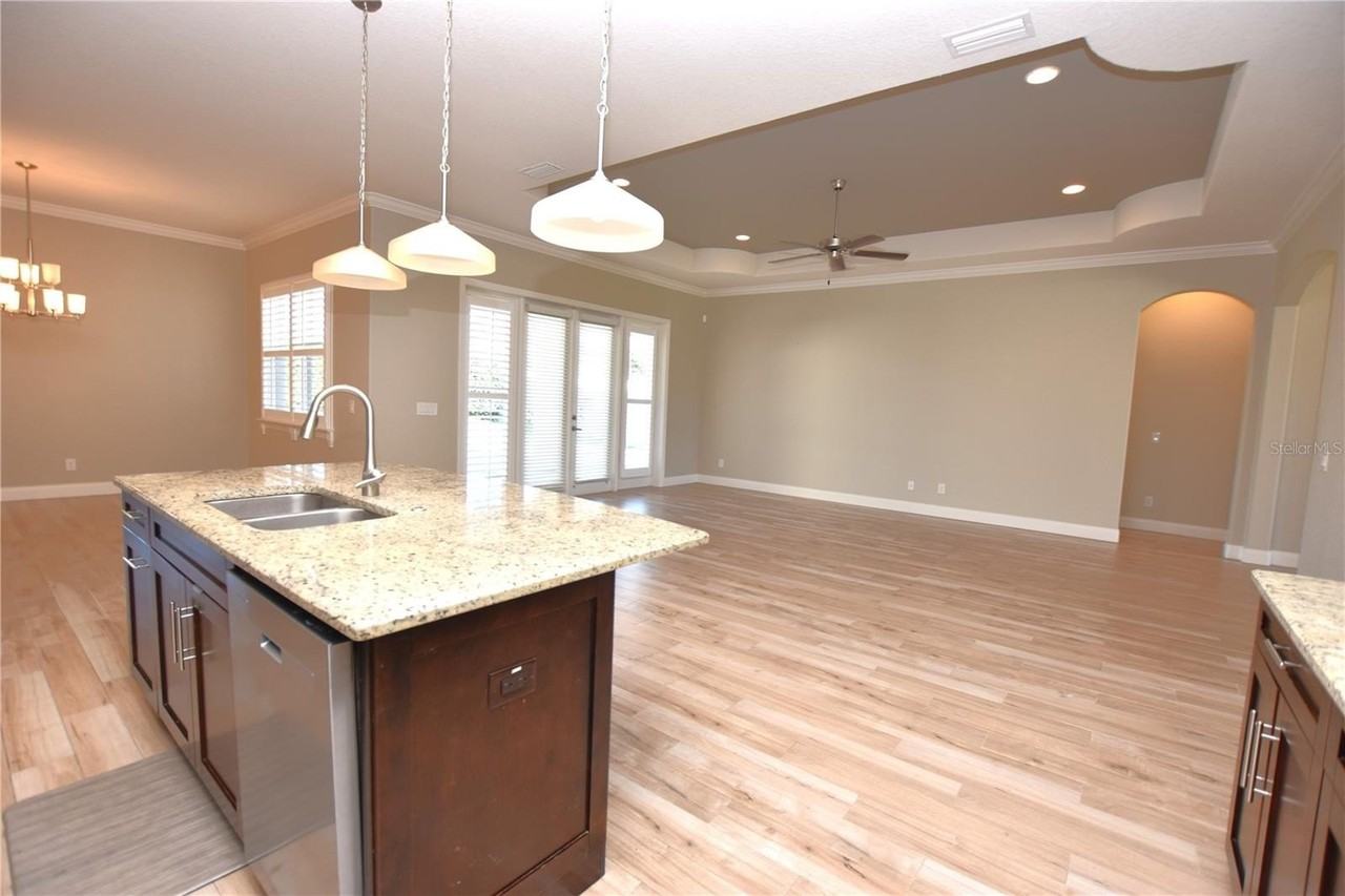 6986 Highlands Creek Ave - Photo 7 of 45