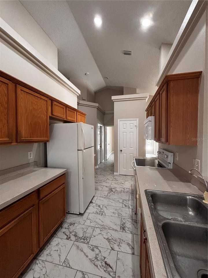 2155 Kaylas Ct - Photo 7 of 15