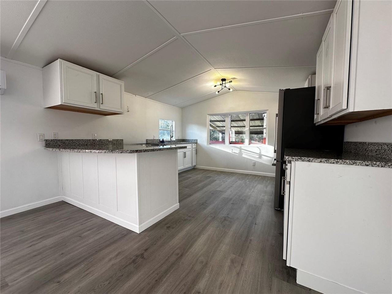 3680 Packard Ave - Photo 6 of 18