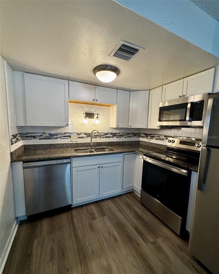 1142 Sunset Point Rd #15 - Photo 3 of 14