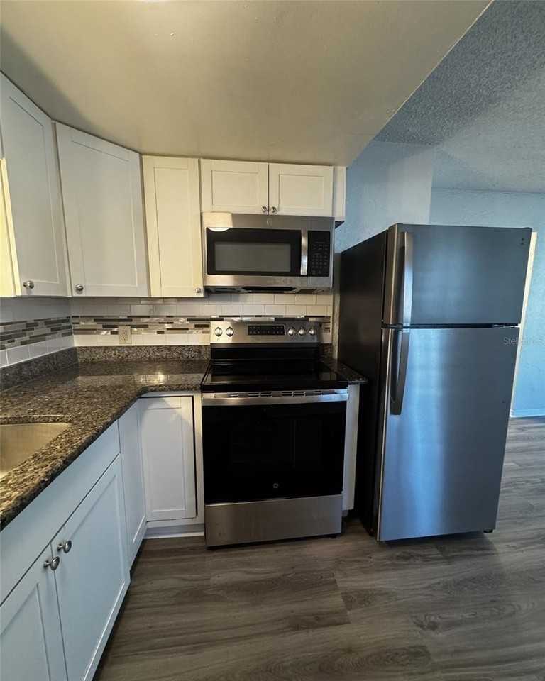 1142 Sunset Point Rd #15 - Photo 4 of 14