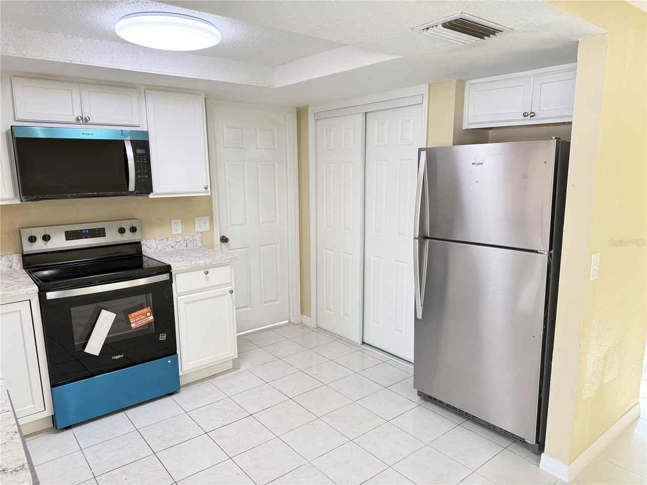 9800 Pocono St - Photo 5 of 22