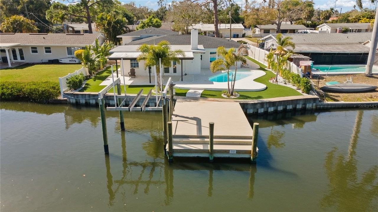 4543 Carson St Ne - Photo 4 of 49