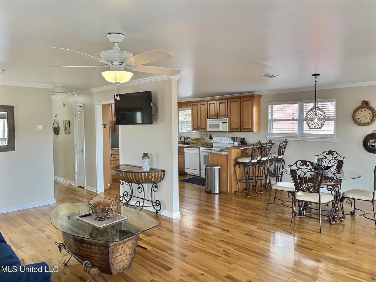 8720 W Simmons Bayou Dr - Photo 3 of 36