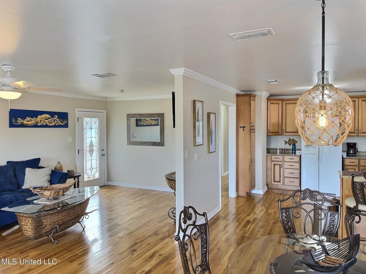 8720 W Simmons Bayou Dr - Photo 5 of 36