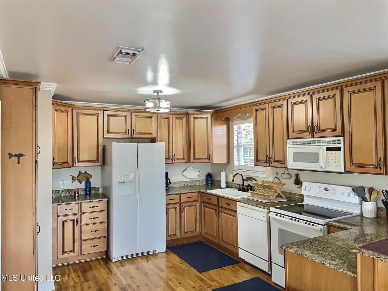 8720 W Simmons Bayou Dr - Photo 7 of 36