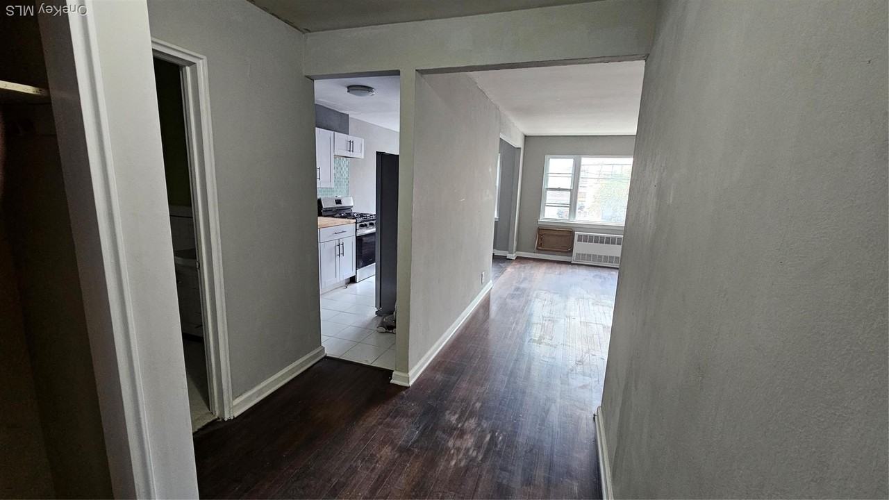 2531 42nd St - Photo 4 of 19