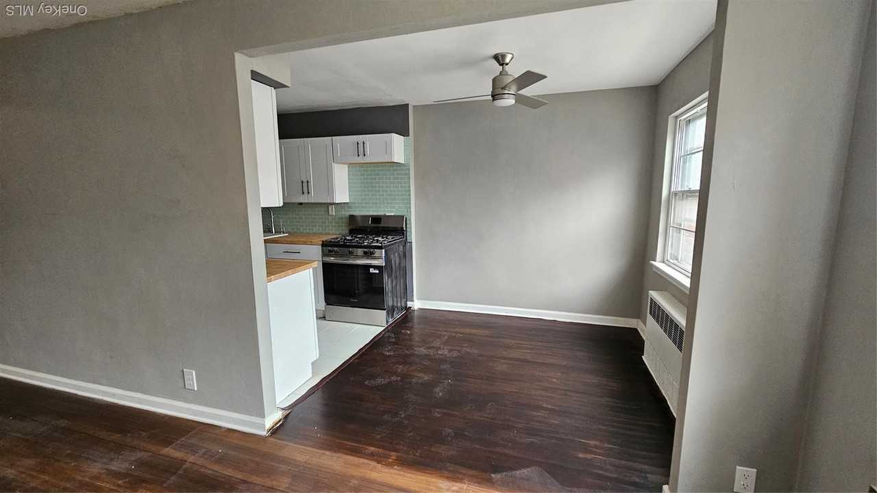 2531 42nd St - Photo 7 of 19