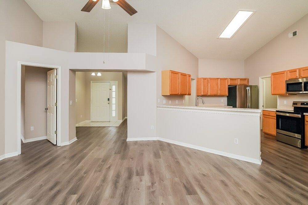 1870 Smoketree Cir - Photo 3 of 19