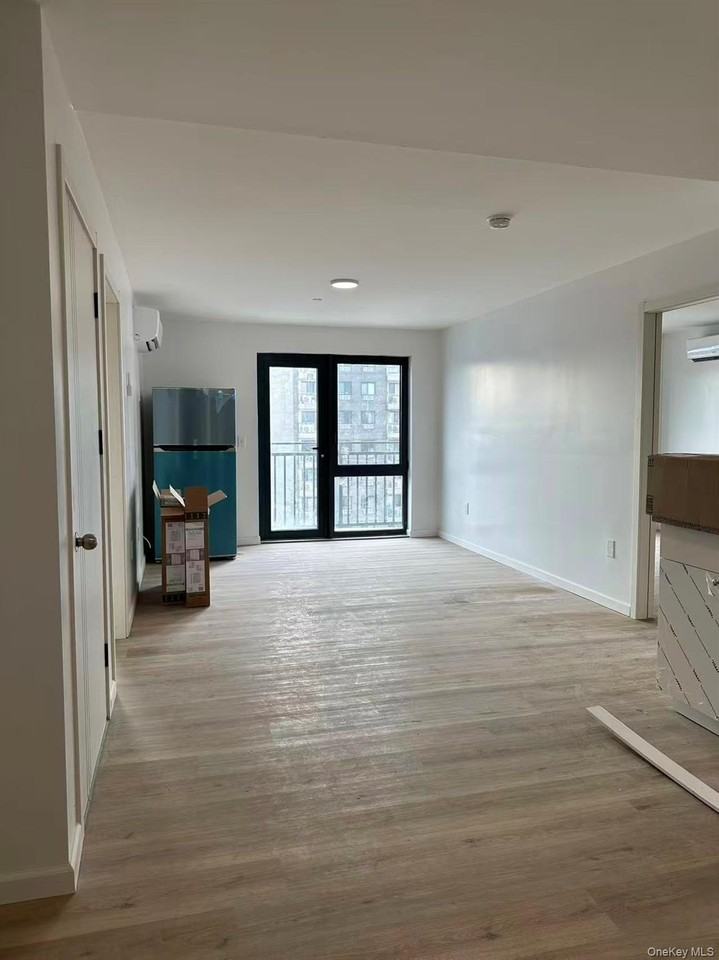 7033 Queens Blvd Unit 7e - Photo 2 of 9