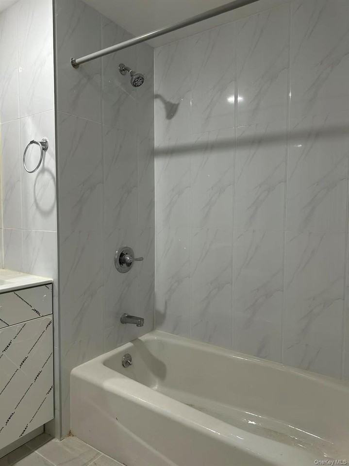 7033 Queens Blvd Unit 7e - Photo 3 of 9