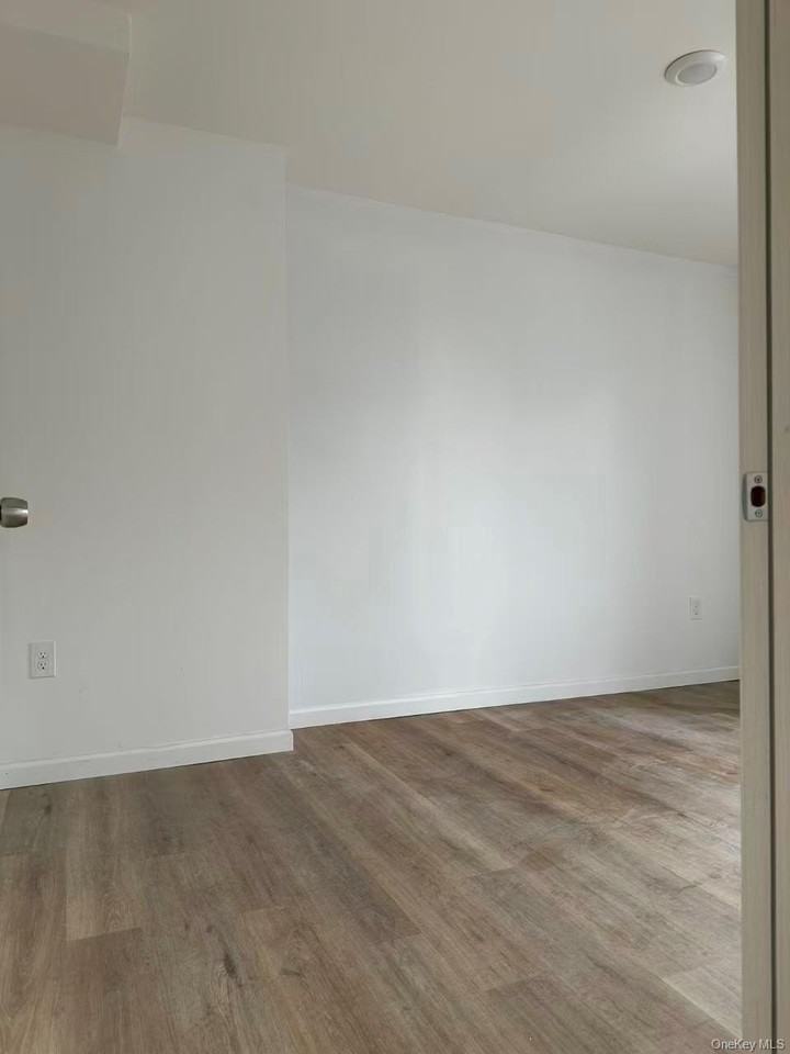 7033 Queens Blvd Unit 7e - Photo 6 of 9