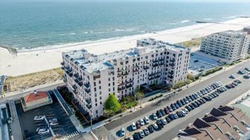 featured image of 100 W Broadway #4F