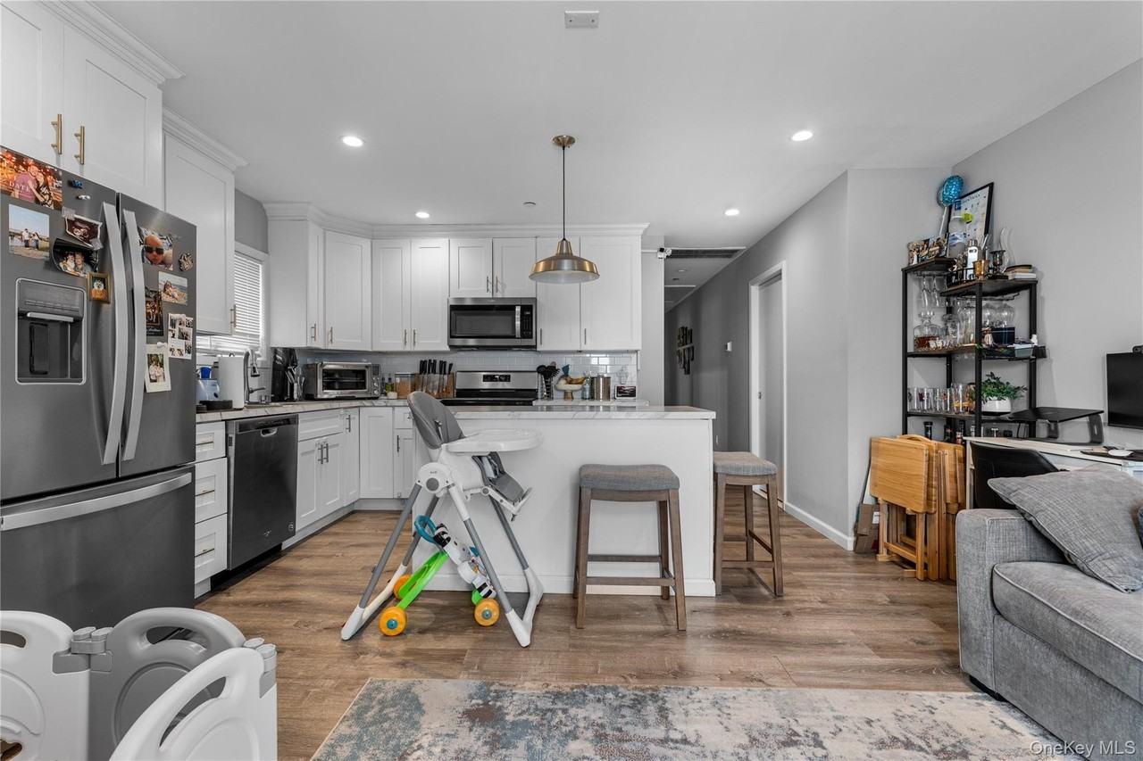 616 E Broadway Apt 6f - Photo 2 of 19