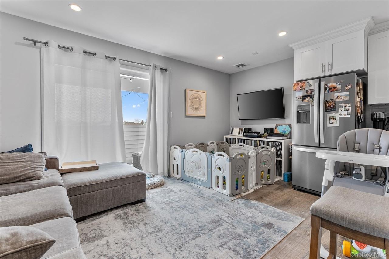 616 E Broadway Apt 6f - Photo 4 of 19