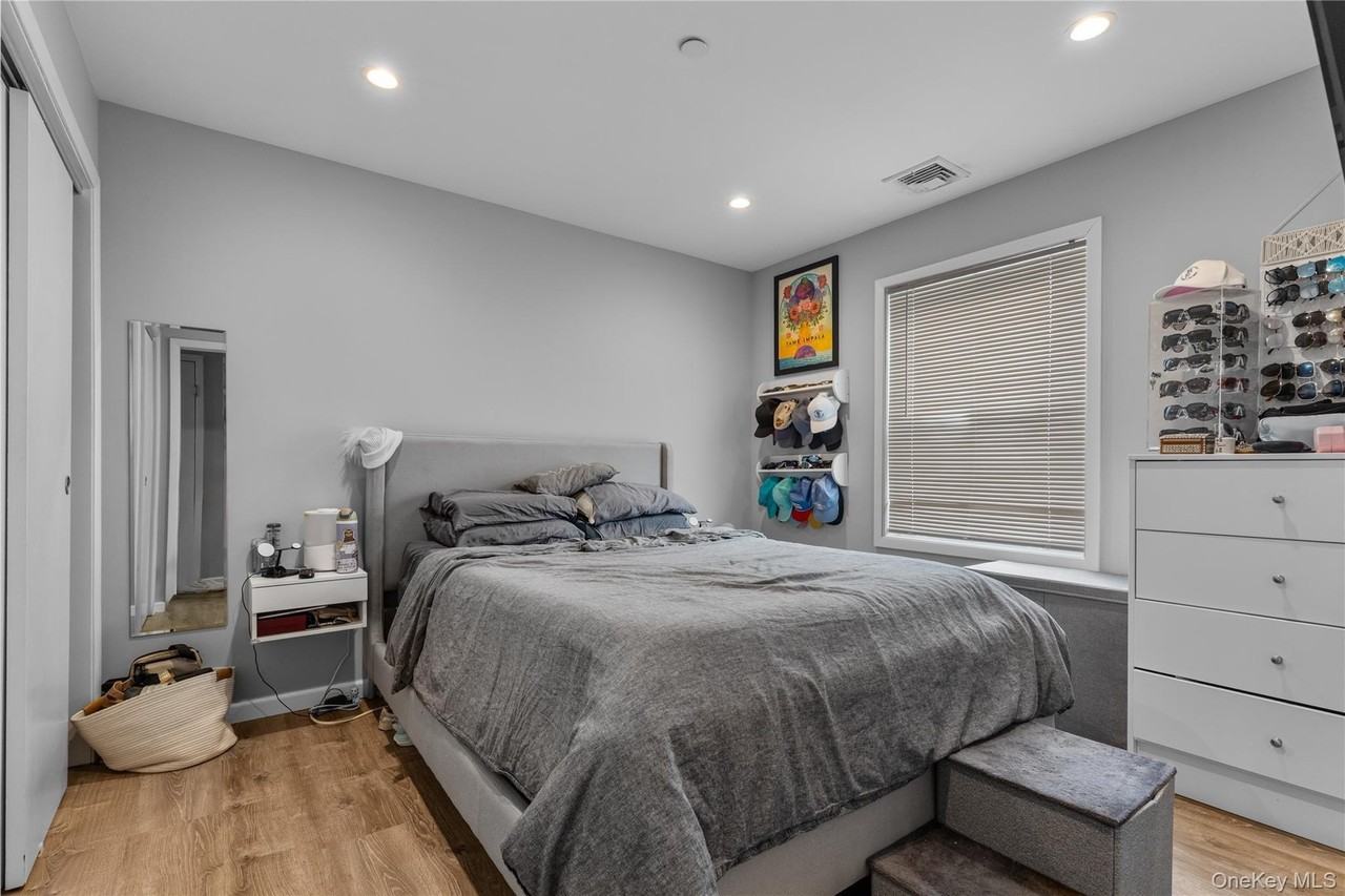 616 E Broadway Apt 6f - Photo 6 of 19