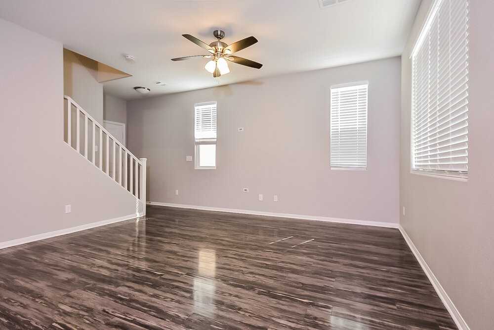 10541 W Gilmore Ave - Photo 4 of 17