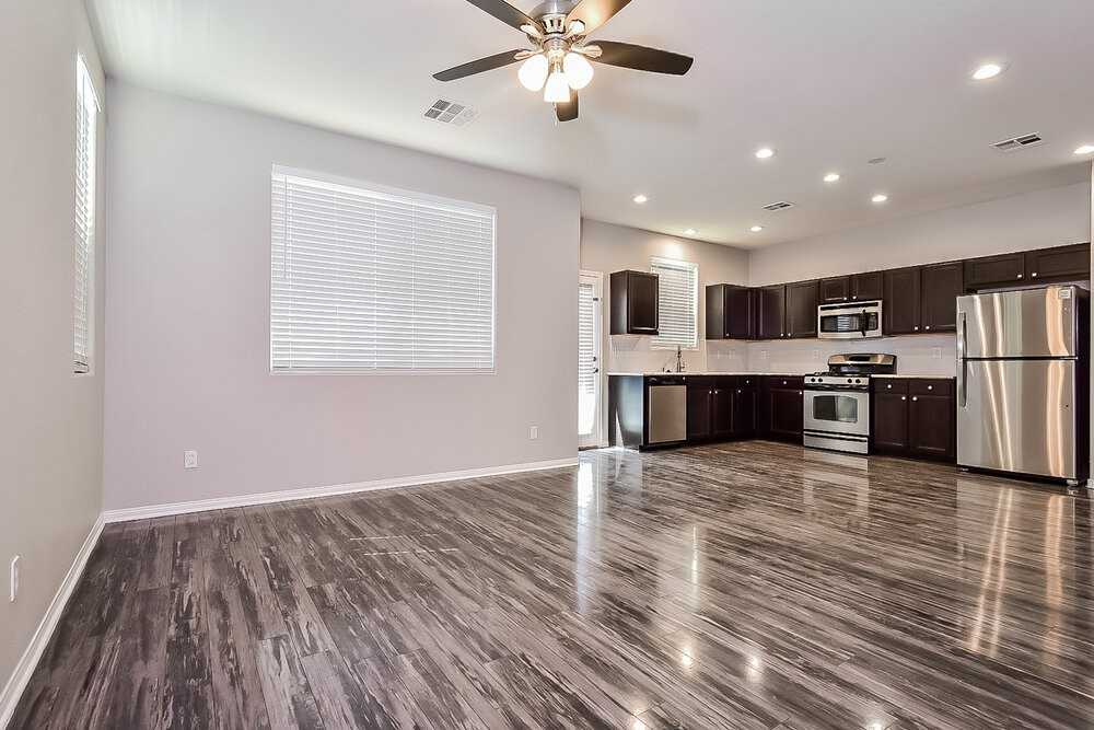 10541 W Gilmore Ave - Photo 5 of 17