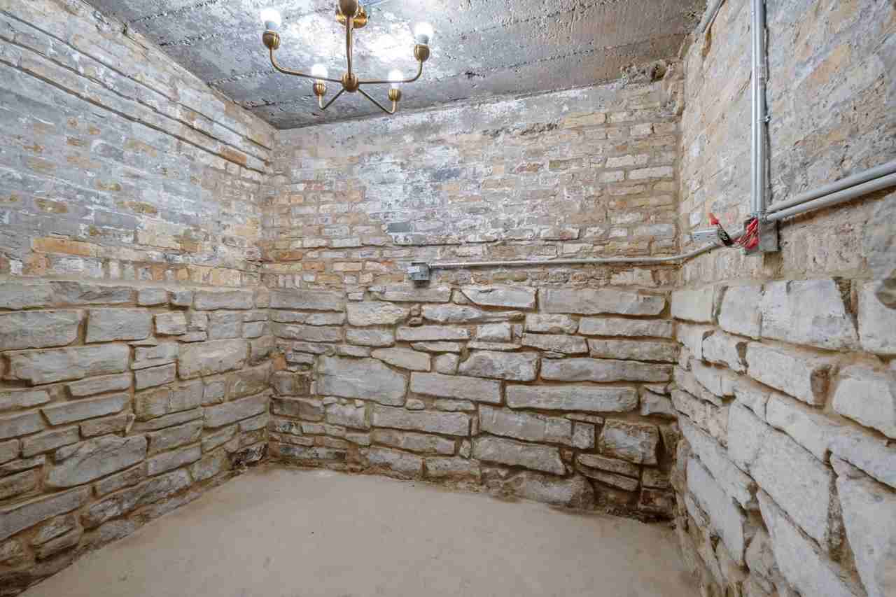 2624 N Albany Ave Unit G - Photo 4 of 11