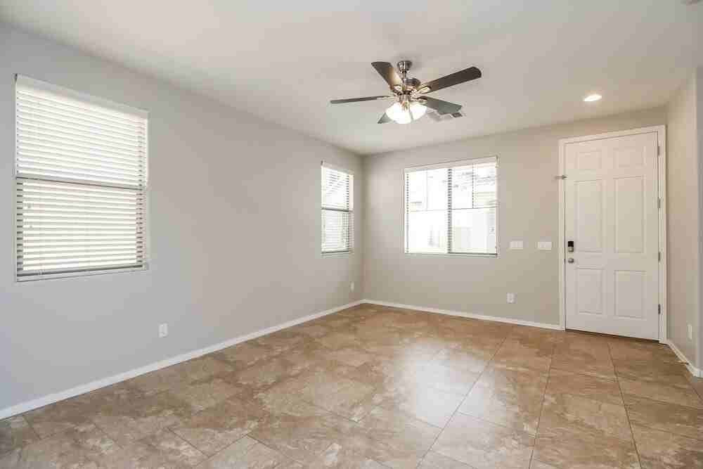 92 E Catclaw St - Photo 5 of 20