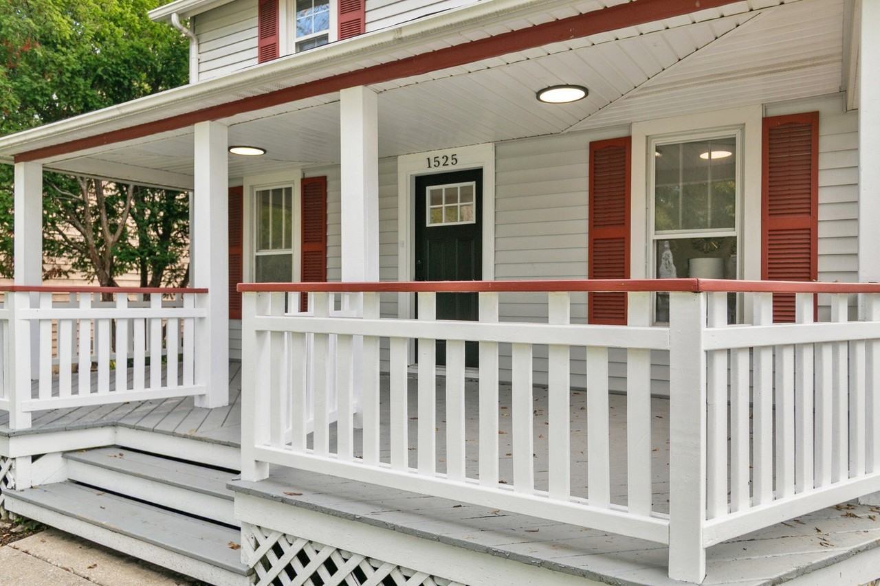 1525 Burr Oak Rd - Photo 3 of 20