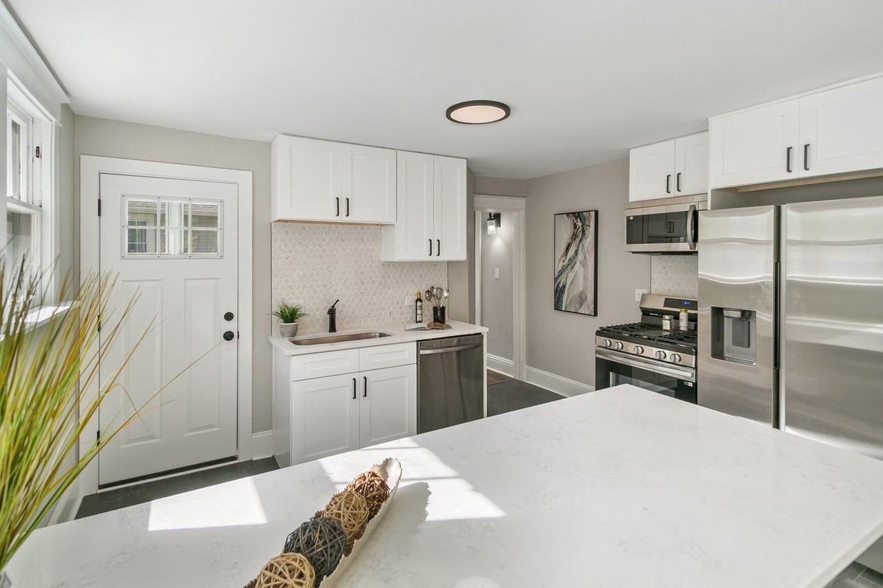 1525 Burr Oak Rd - Photo 5 of 20