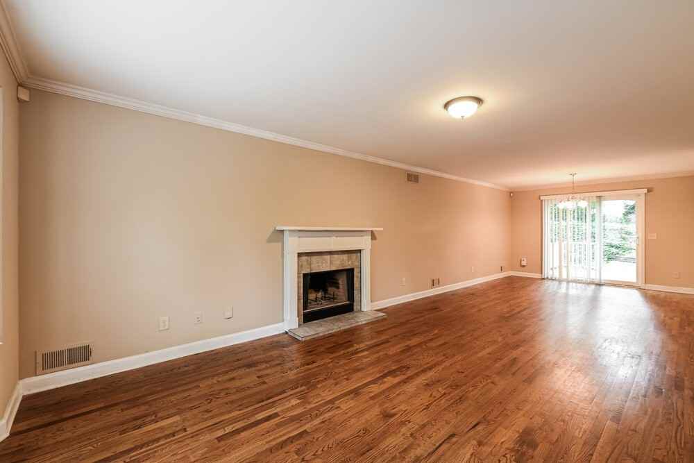 504 Rockborough Ter - Photo 4 of 17