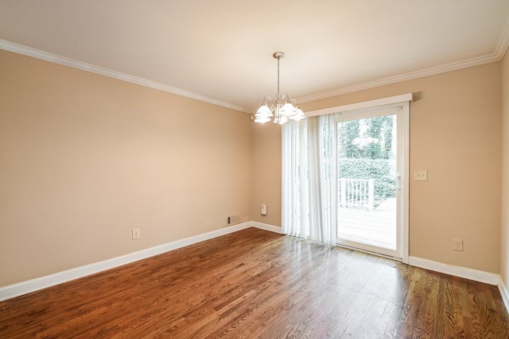 504 Rockborough Ter - Photo 5 of 17