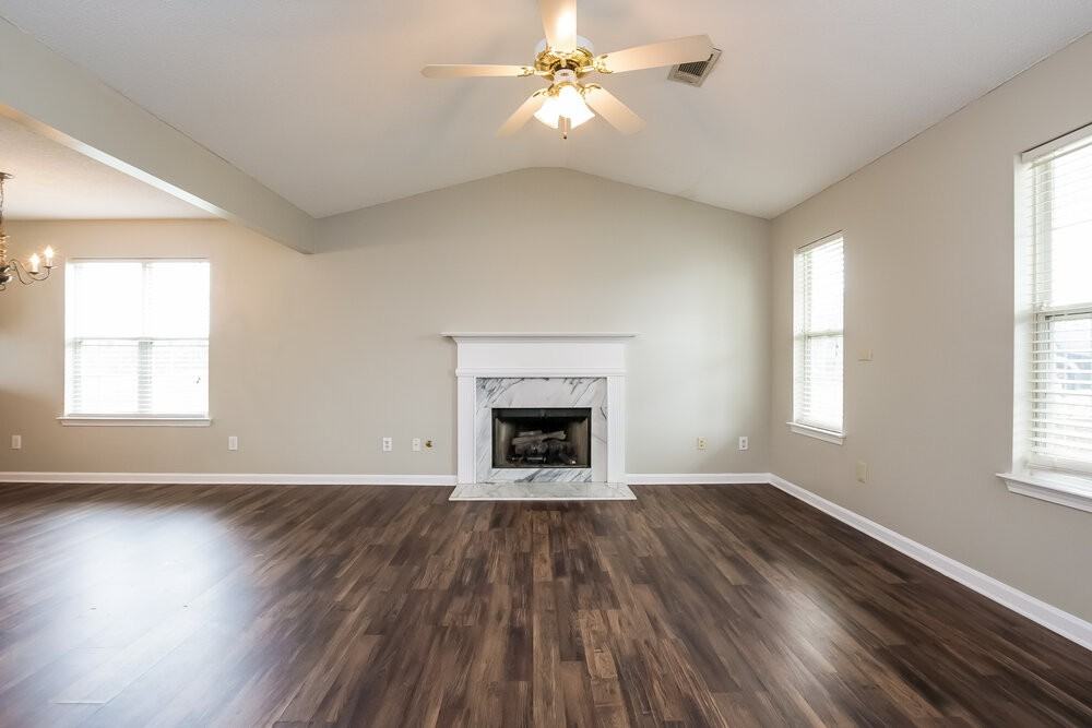 311 Bainbridge Cir - Photo 2 of 15