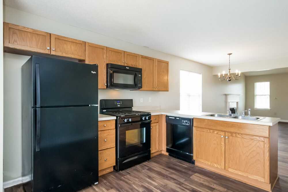 311 Bainbridge Cir - Photo 5 of 15